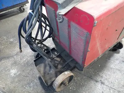 USED LINCOLN ELECTRIC CV300