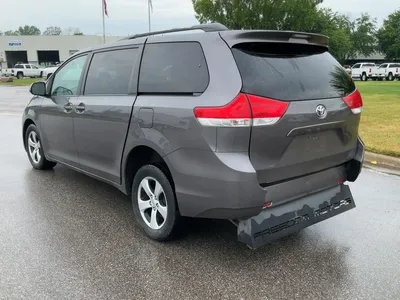 USED 2011 TOYOTA SIENNA