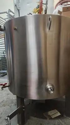 USED SAVAGE BROTHERS 450-LB PANNER TANK & PUMP.