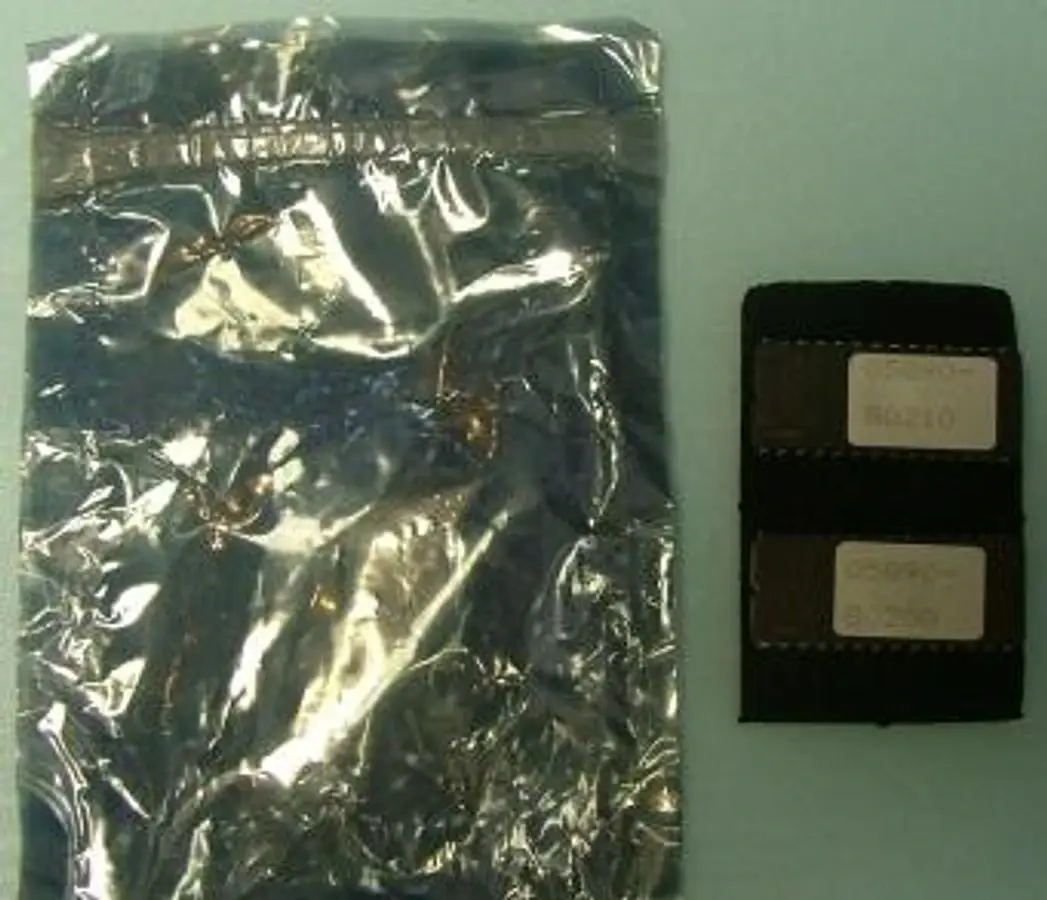 QTY. 2. HEWLETT PACKARD H UPGRADE CHIP MODEL: 0589...