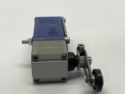 XC2JC | Telemecanique  Roller Lever Limit Switch 3A 240V - New Other