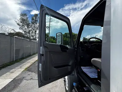 Used 2023 INTERNATIONAL MV607 Box trucks Florida US | Truck and Van Outlet #1509128