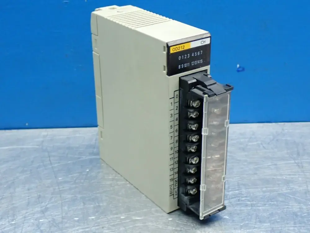 USED OMRON C200HOD212