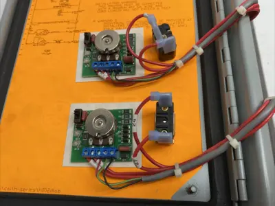 USED VIBROMATIC INCLINE/FEEDER CONTROLLER FOR VIBRATING BOWL FEEDER, ADJUSTABLE