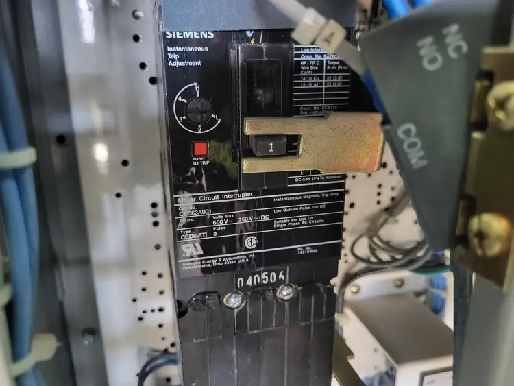Used SIEMENS CED63A001 Switchgears British Columbia CA | Lenmark #242137