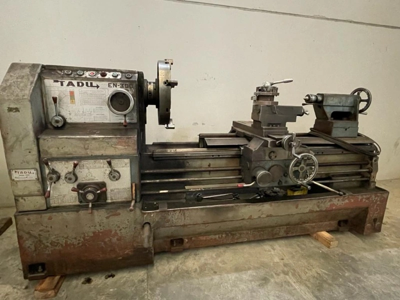 TADU Centre Lathe, good working condition
