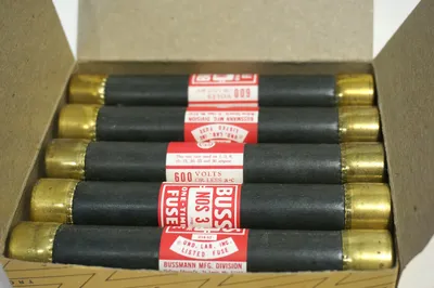 BOX OF 10 NEW BUSSMANN NOS-3 FUSES NOS3