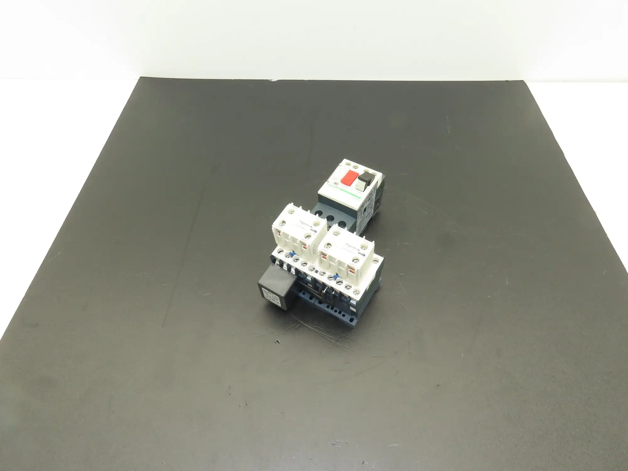 Schneider Electric LP5K0610BW3 Reversing Contactor 600V 3Ph 0.4-0.63A Coil 24VDC