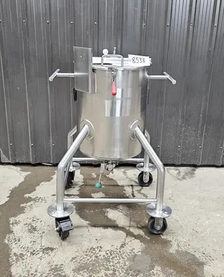 Used LEE INDUSTRIES INC. 25 "DBT" Stainless Steel Tanks Quebec CA | Carter-Wilson Equipment Services #914520