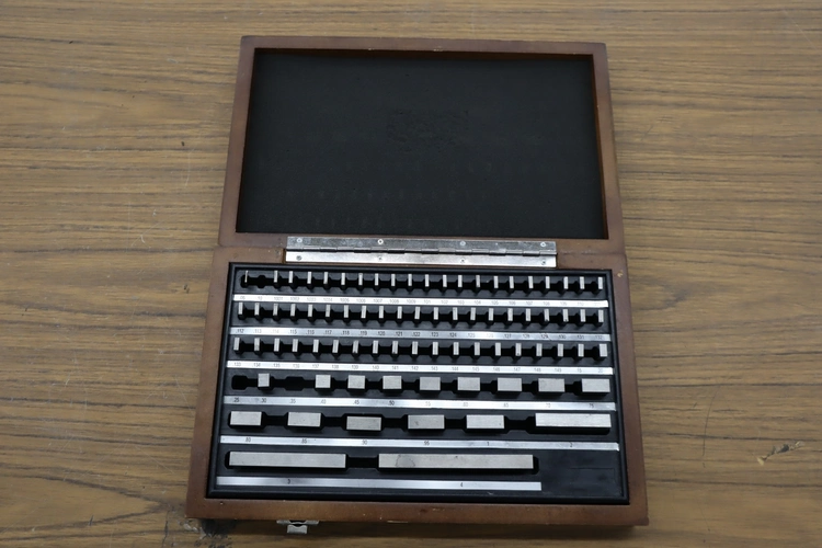 Used STARRETT GAGE BLOCKS Lab Inspection Minnesota US | Machinesused.com #1506390