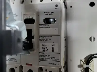 Used EATON SVX004A1-5A4N1 Switchgears British Columbia CA | Lenmark #240154
