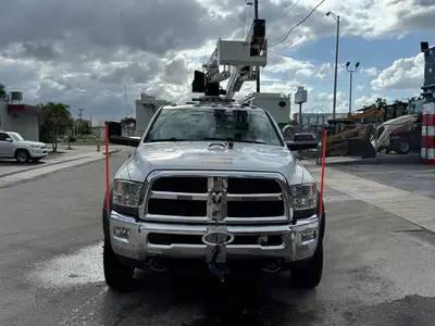 Used 2017 VERSALIFT SST40EIH-02 Bucket (boom) trucks Florida US | Truck and Van Outlet #1509170
