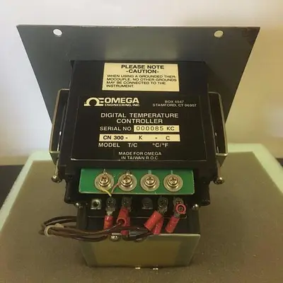 OMEGA DIGITAL TEMPERATURE CONTROLLER  T/C