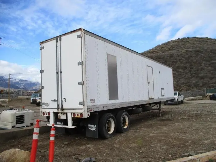 Used 1999 CATERPILLAR 3508-4160 VOLT POWER MODULE WITH BREAKER AND UTILITY SWITHCGEAR Generators California US | E&M Equipment #1261598