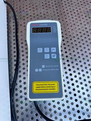 Used THERMO MAXQ 2000 BENCHTOP CO2 RESISTANT SHAKER 88881101 W/ THERMO CONTROLLER Shakers California US | Equipment Lab #1302397