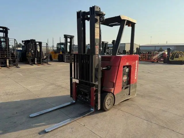 Used 2018 RAYMOND 425C35TT 3-Wheel Stand up Electric Counterbalance Forklifts Illinois US | Somerset Equipment Sales #1546205