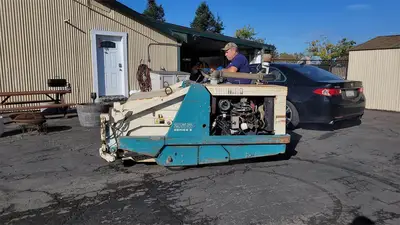 USED 1998 TENNANT 255 II