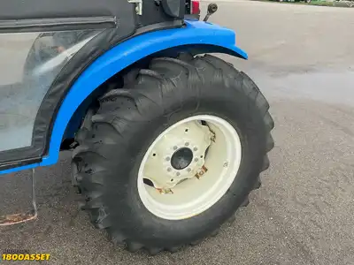 USED 2002 NEW HOLLAND TC40 TRACTOR