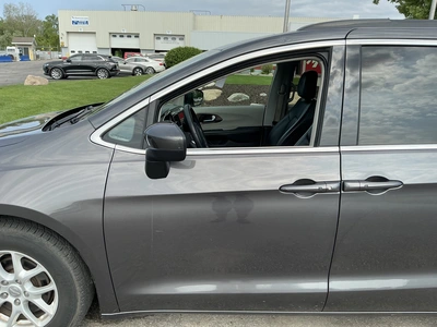 USED 2020 CHRYSLER VOYAGER