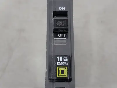 NEW SQUARE D QOB140
