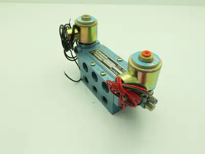 Skinner S3FFHDL3 Directional Control Valve 5-Way 3 Pos 24VDC 150PSI 3/8" NPT