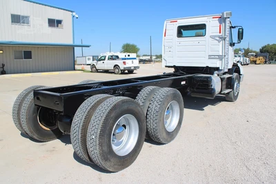 Used 2014 VOLVO VHD64B200 Cab Chassis trucks Texas US | Roll Off Truck World #1491961
