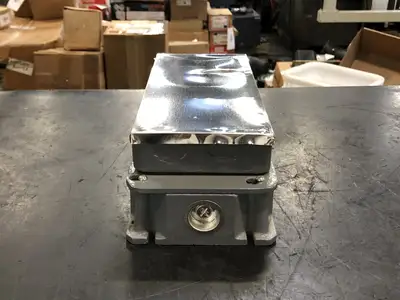 NEW HUBBELL 6275