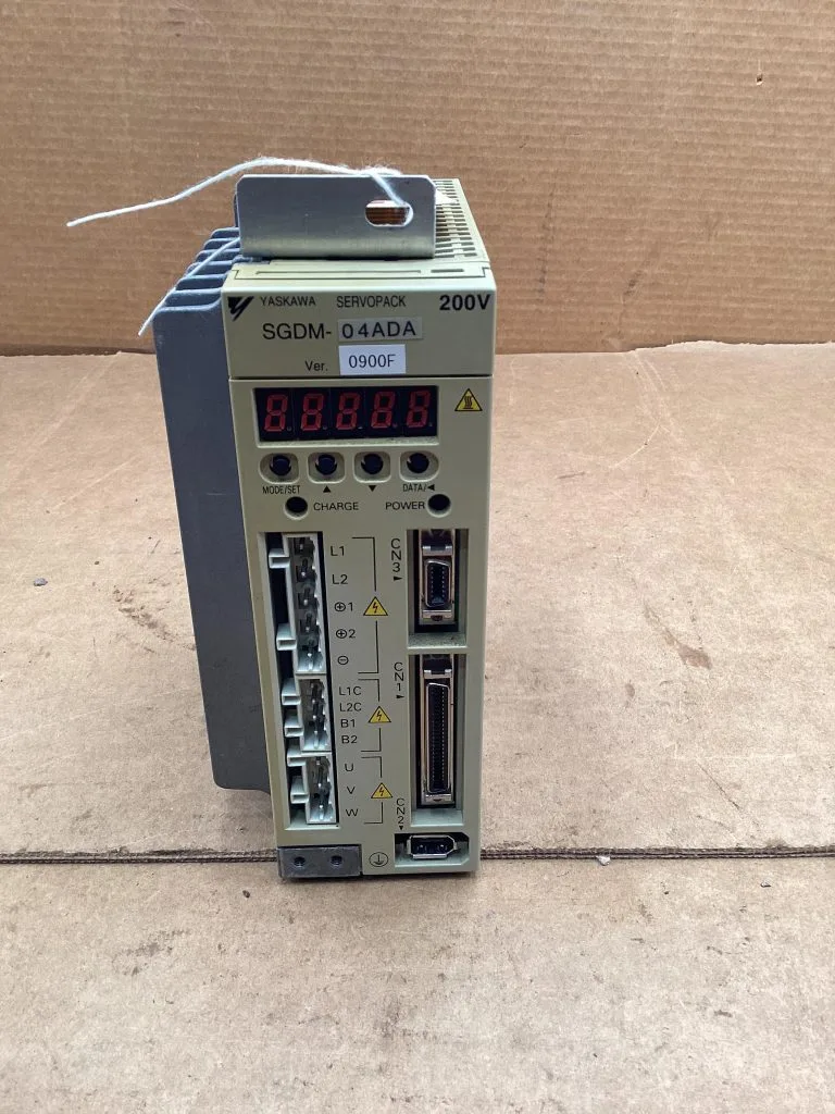 USED YASKAWA SGDM-04ADA