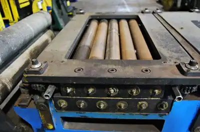 24″ MICHIGAN ROLL FORM 16-Roll Stock Straightener