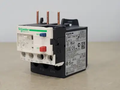 USED SCHNEIDER ELECTRIC LRD 05