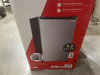 Used FRIGIDAIRE  GALLERY COMPACT Refrigerators Michigan US | Miedema Asset Management Group #1476466