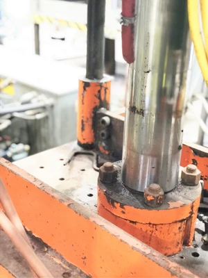 USED MODERN MODERN CUSTOM PRESS