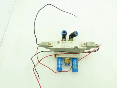 SMC SY7240-5LO-02 Solenoid Spool Valve 2 Position Double Acting 24VDC