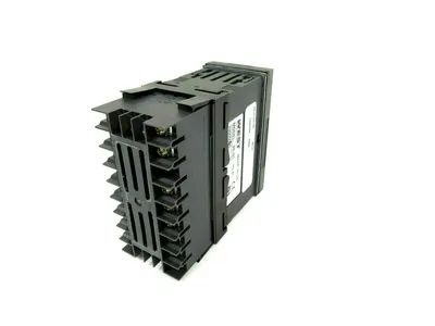 NEW WEST INSTRUMENTS P8101Z2100 TEMPERATURE CONTROLLER