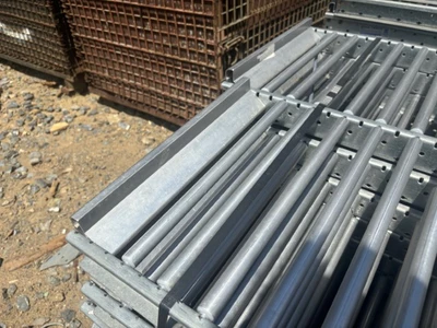 Unex Span Track 14″ x 144″ Gravity Roller Conveyor Flow Racking Conveyor