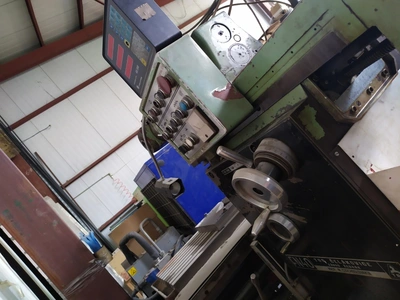 TOS Universal Toolroom Mill, in very good working condition, visible under power