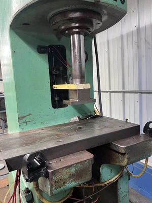 Used _UNKNOWN_ _UNKNOWN_ C-Frame Presses Michigan US | Miedema Asset Management Group #1371733