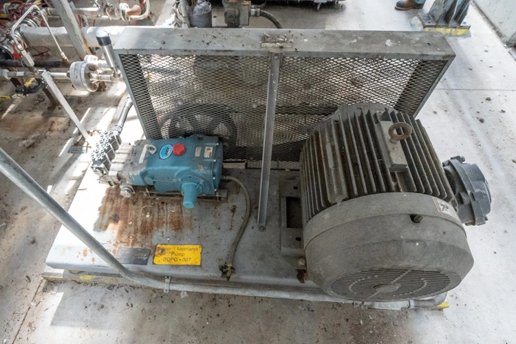 Used 2014 CAT PUMP SS316 Pumps | Solutions 4 Manufacturing #943718