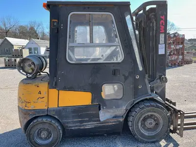 Used 2002 TCM 2K Internal Combustion Forklifts: Pneumatic Tire Indiana US | Aucto #1307977
