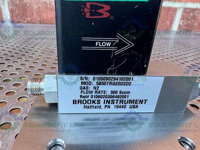 USED BROOKS INSTRUMENT 5850 TR MASS FLOW METER 300 SCCM MODEL 5850TRGE0D2D2