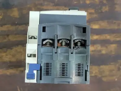 Used SCHNEIDER ELECTRIC GV2ME22 Switchgears British Columbia CA | Lenmark #242048
