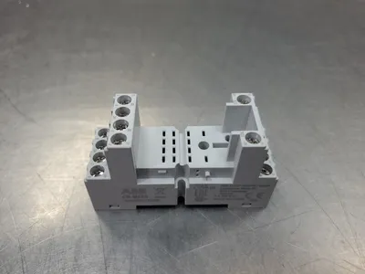 ABB 1SVR405651R3000 (CR-M4SS) 250VAC 7A Relay Base. 4E-32