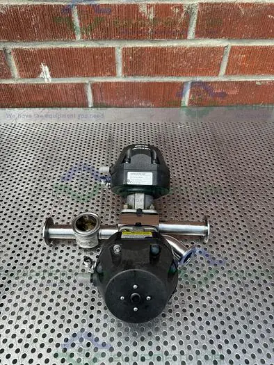 Used 2 ITT PURE FLO ADVANTAGE 4 - WAY DIAPHRAGM VALVE W/ 1" SANITARY FITTING Valves/Fittings California US | Equipment Lab #485701