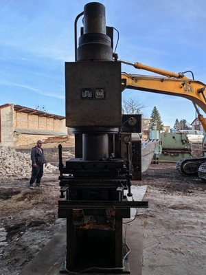 ERFURT C-frame Hydraulic Press, in working order, visible under power
