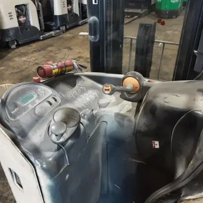 USED 2016 CROWN RR5725-45