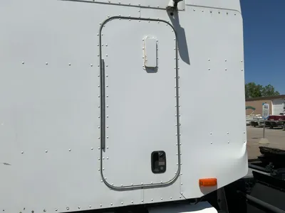 USED 2011 PETERBILT 386