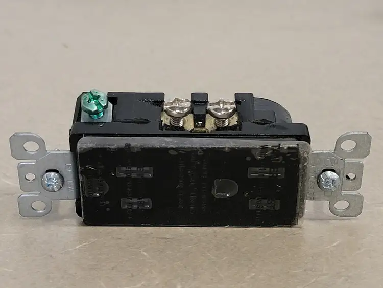 Used LEVITON T5325-E Cable & Wire British Columbia CA | Lenmark #249832