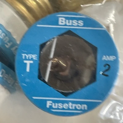 Large Lot Of Fuses (See Photos) Variety Of Amps And Volts