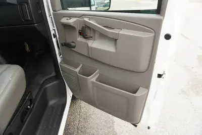 Used 2017 GMC SAVANA G3500 Box trucks Florida US | Truck and Van Outlet #1541709