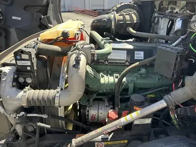 USED 2022 VOLVO VNR42T300